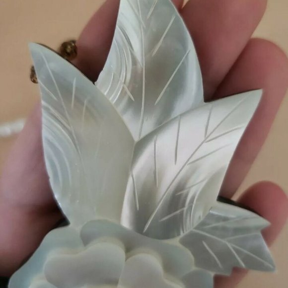 Large Mother Of Pearl Flower / Leaf Pendant On Faux Pearl Necklace Polynesian - Picture 9 of 9